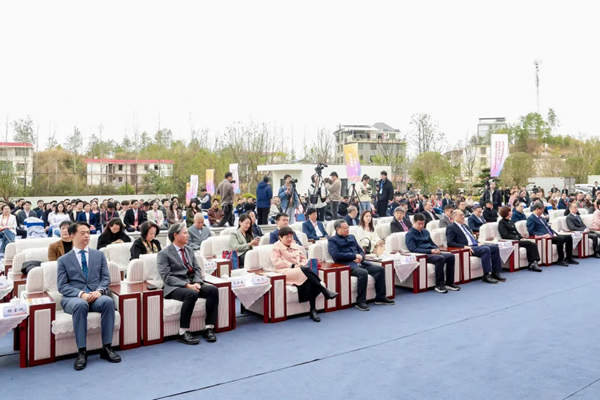 重点关注 | 前沿服装纺织科技大会在兴国启幕